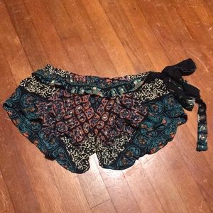 Yireh Pantai Shorts - M/L